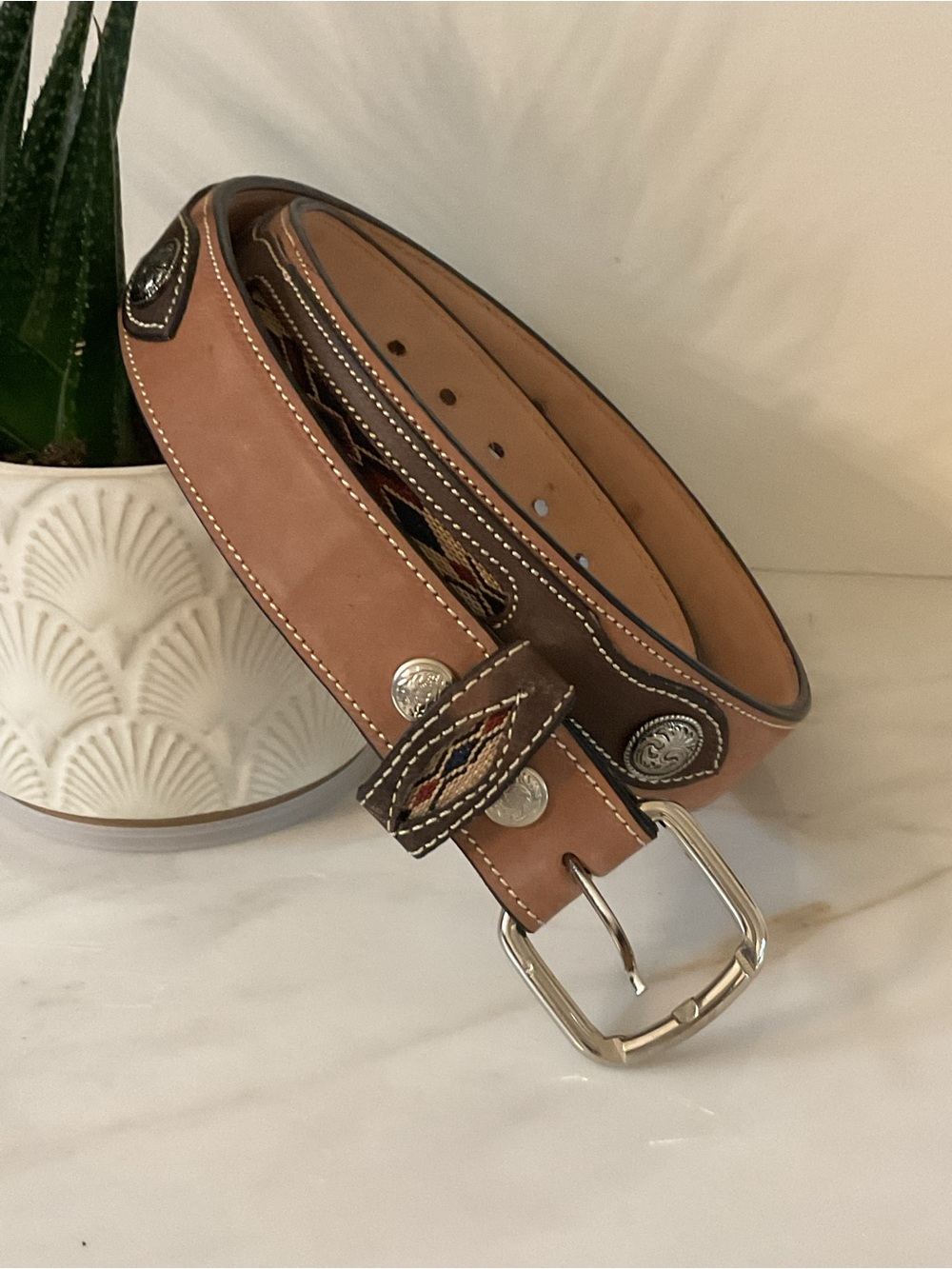 **** Men's Brown Leather Western-Style Woven Belt